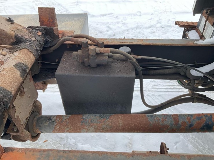 2000-freightliner-fl70-image-61