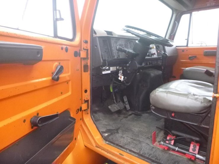 international-4900-image-12