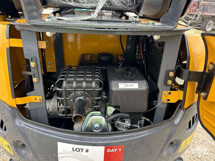 2025-cfg-industrial-qk18r-mini-excavator-image-10