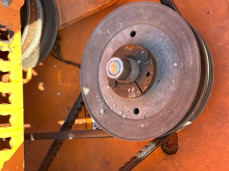 zero-turn-mower-image-13