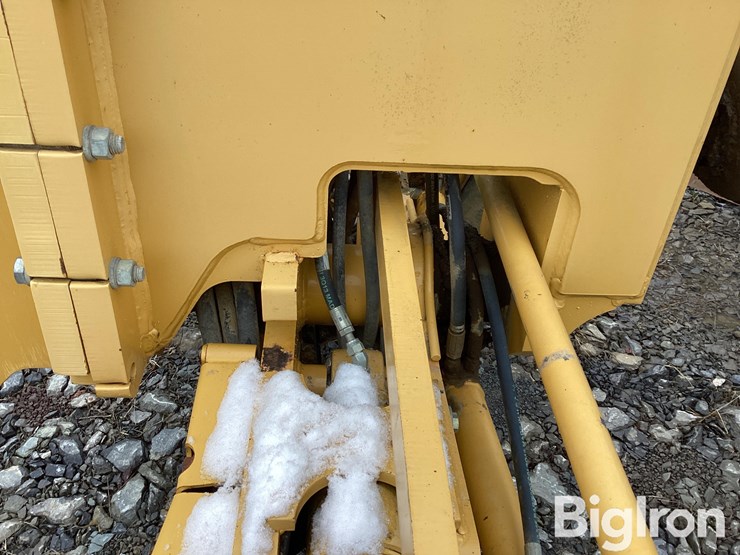 2013-deere-672g-image-11