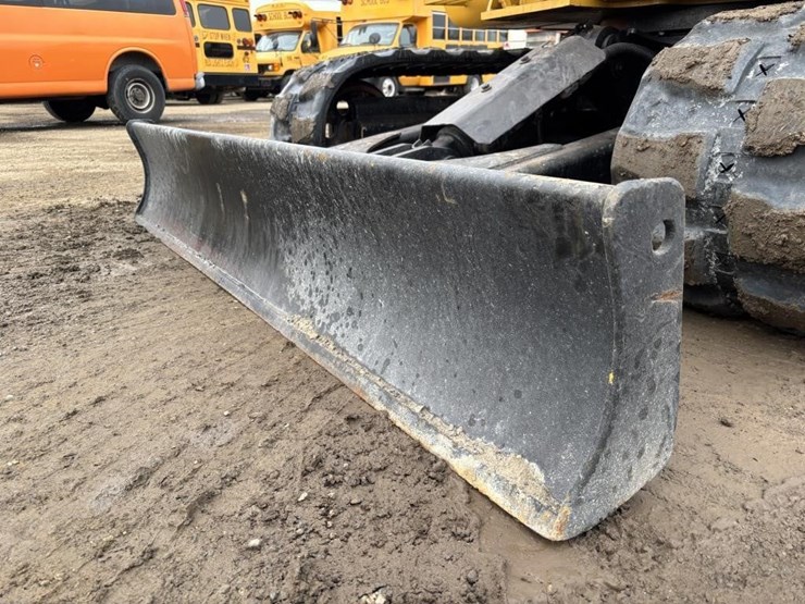 caterpillar-305.5e2-image-9