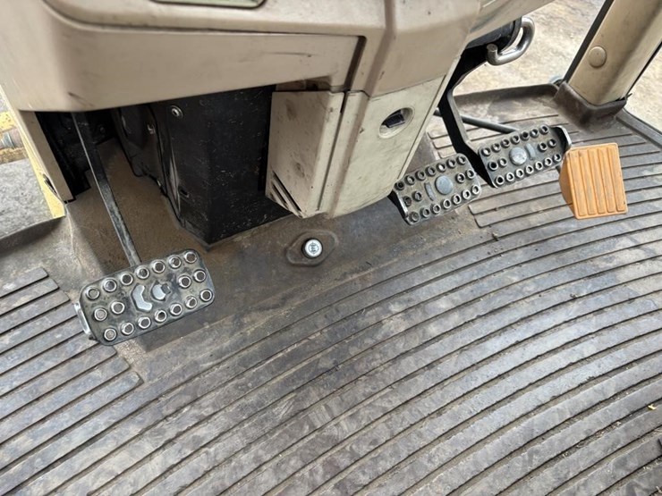 john-deere-6410-image-31