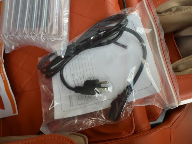 tpm-z69-massage-chair,-full-body-air-pressure,-zero-gravity,-heating-function-image-5