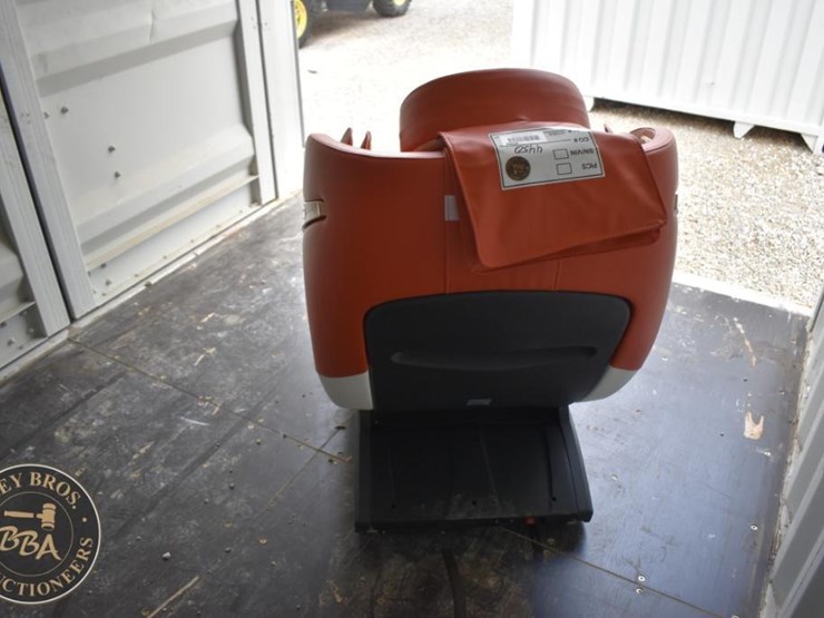 tpm-tpm-z69-ergoflow-massage-chair,-orange/white,-8-modes,-heat-therapy-image-12