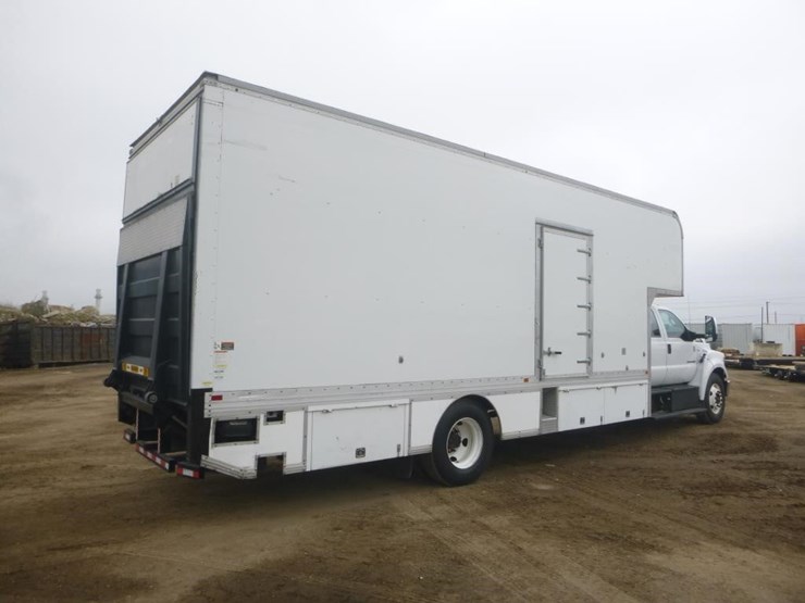 2016-ford-f650-xlt-image-3