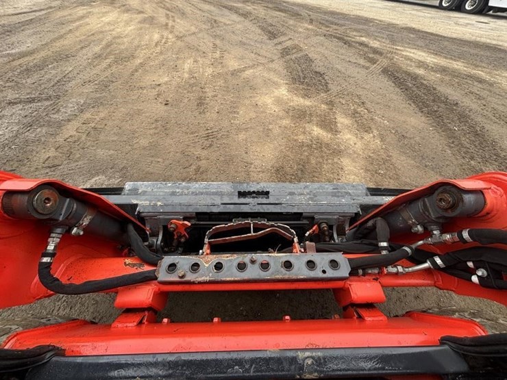 kubota-ssv75-image-21