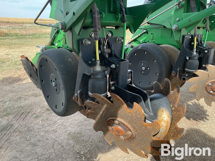 2019-john-deere-1775nt-image-17
