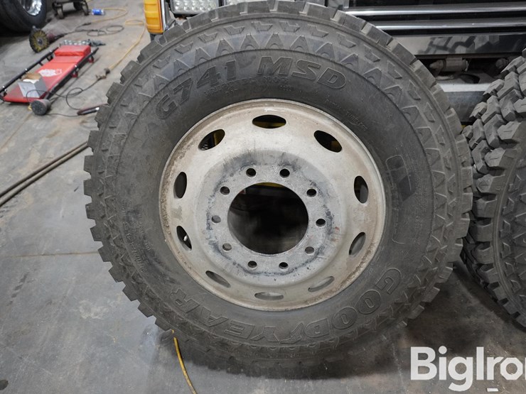 11r24.5-goodyear-tires-w/rims-image-9