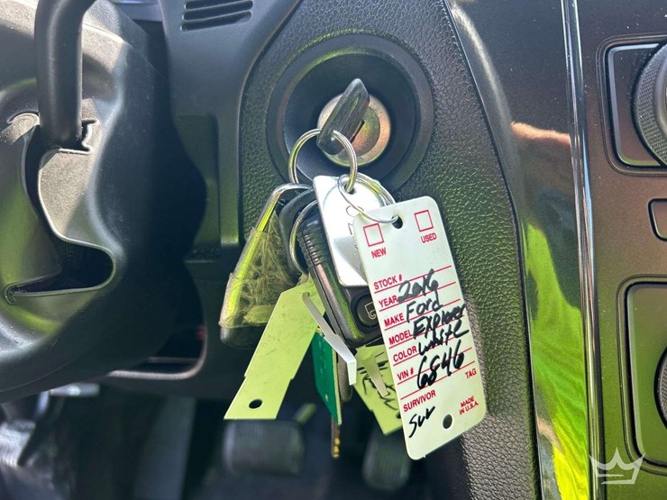 2016-ford-explorer-awd-suv-image-27