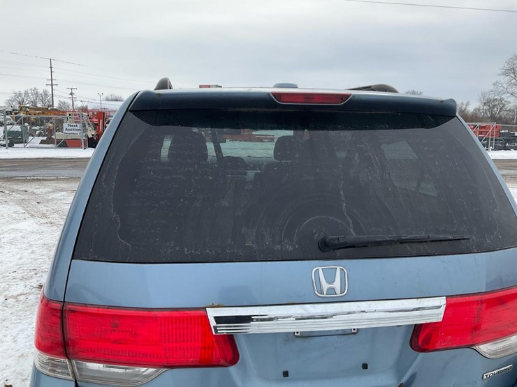 2010-honda-odyssey-touring-image-24