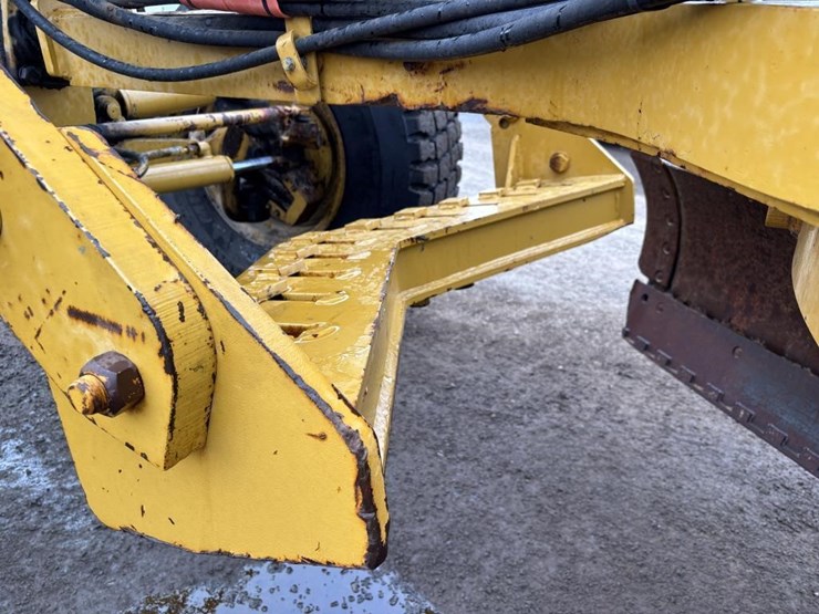 2006-caterpillar-143h-image-22