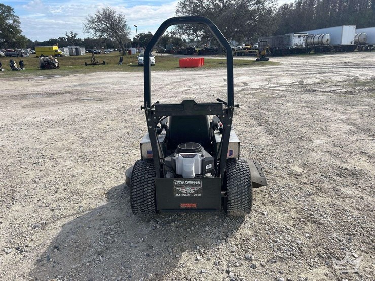 zero-turn-mower-image-16