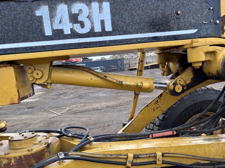 2006-caterpillar-143h-image-18