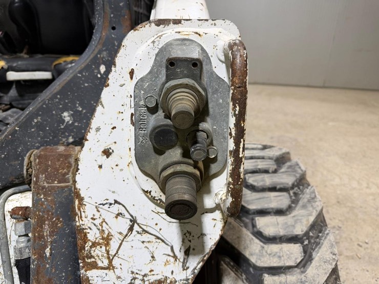 2015-bobcat-s650-image-11