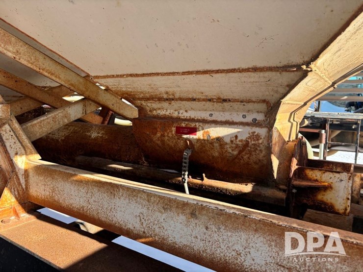 2007-neville-trailer-image-25