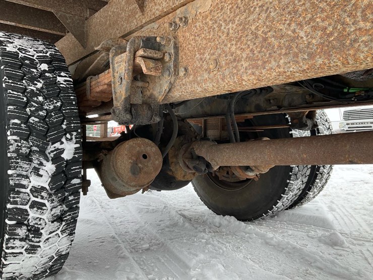 2000-freightliner-fl70-image-43