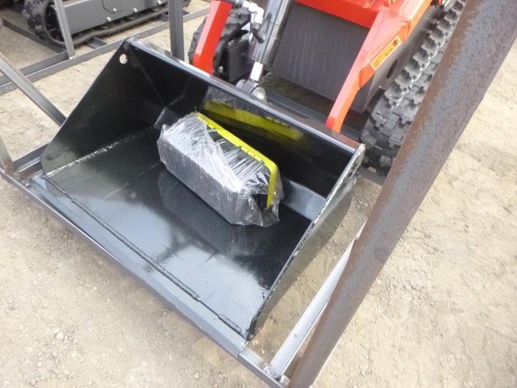 2025-agt-ysrt14-skid-steer-track-loader-image-7