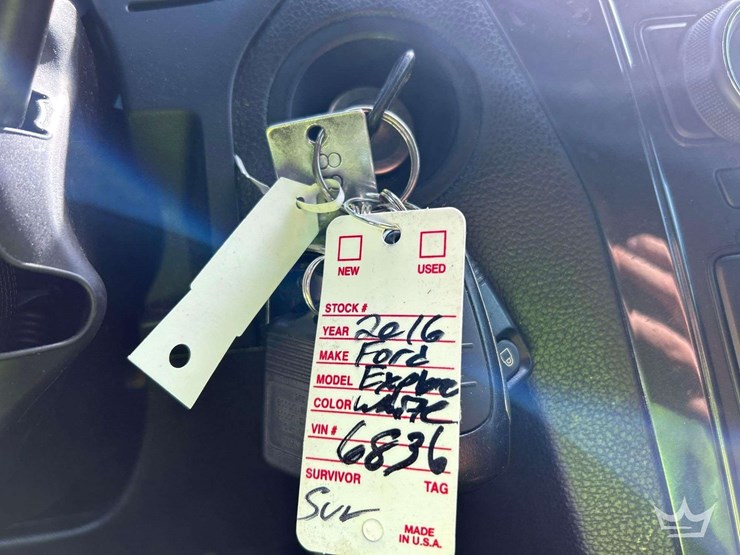 2016-ford-explorer-awd-suv-image-27