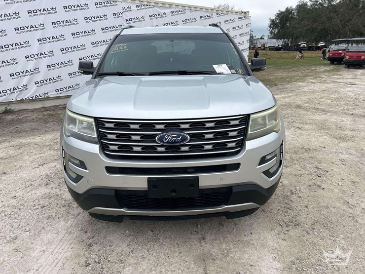 2016-ford-explorer-4wd-xlt-suv-image-24