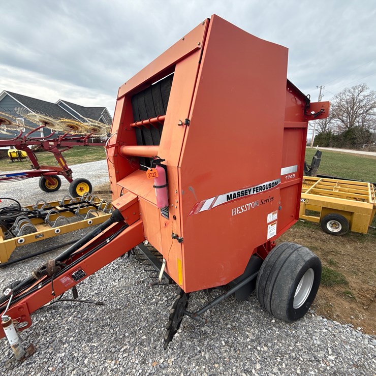 MASSEY-FERGUSON 1745