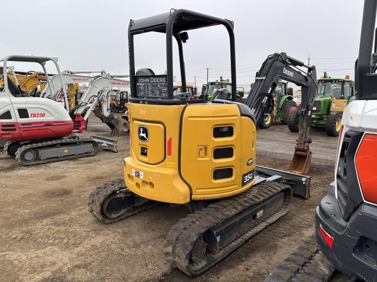2022-deere-35g-image-3