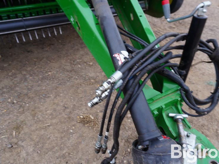 2024-john-deere-561m-image-12