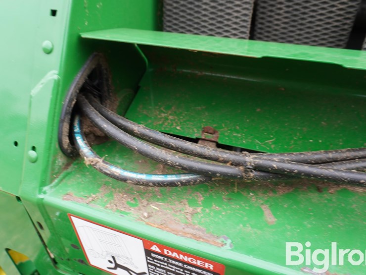 2024-john-deere-561m-image-18