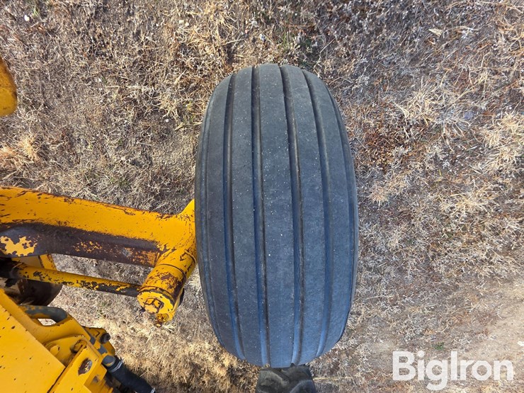 john-deere-380-image-17