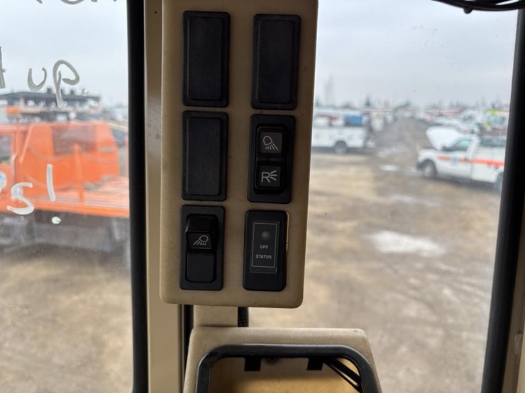 2006-caterpillar-143h-image-46