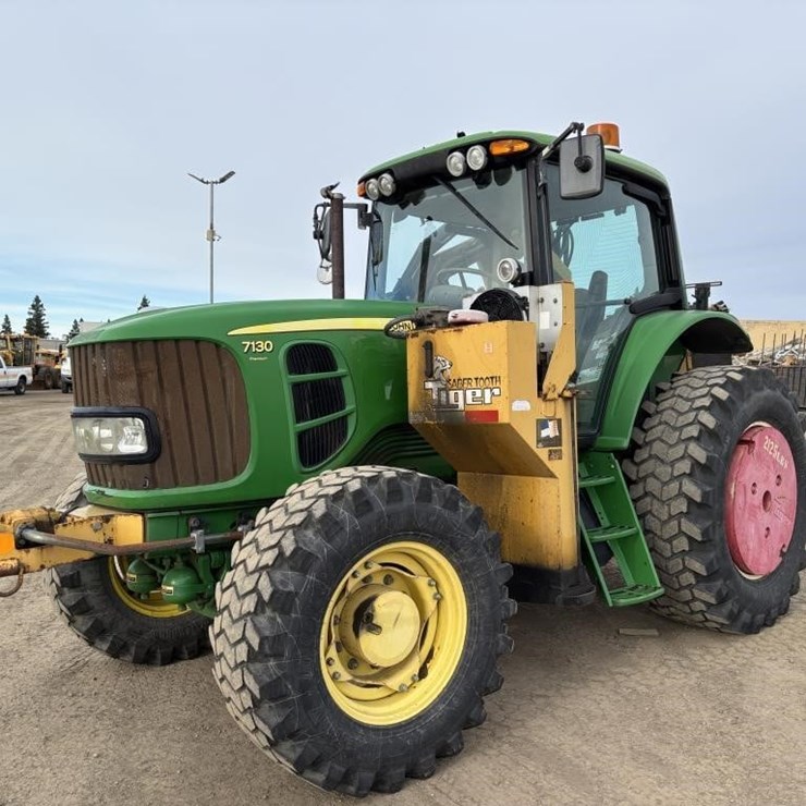 JOHN DEERE 7130