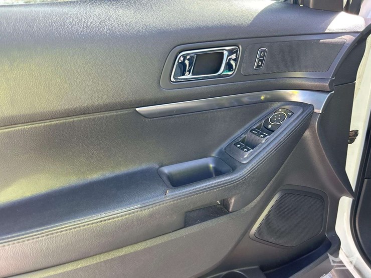 2014-ford-explorer-suv-image-11