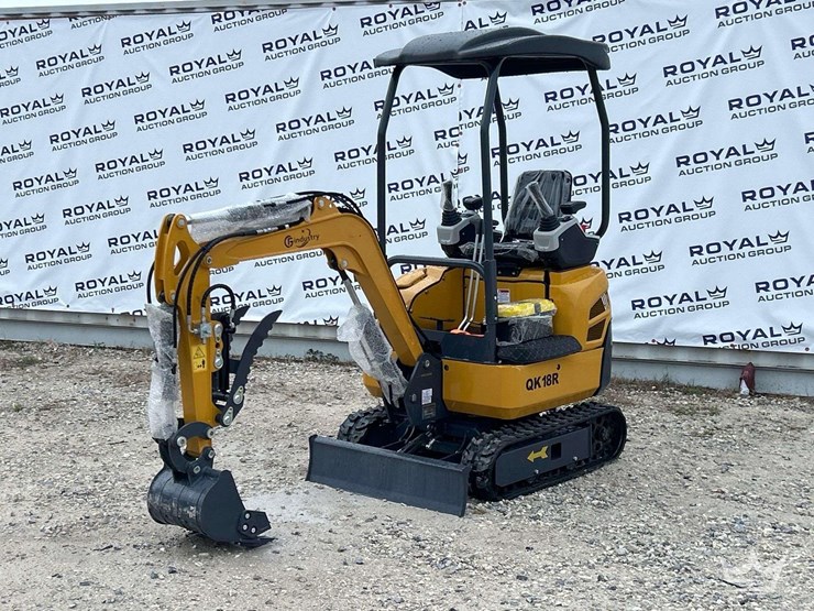 2025-cfg-industrial-qk18r-mini-excavator-image-1