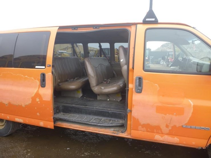 2000-gmc-3500-image-8