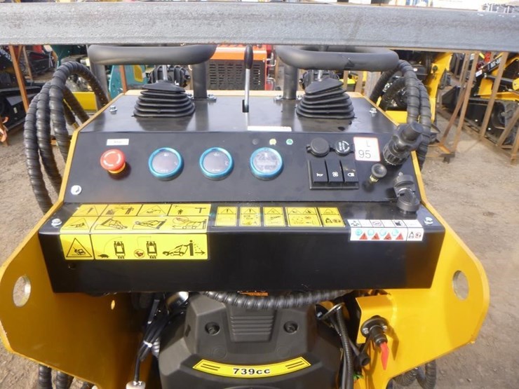 2025-agt-mx-crt23-skid-steer-track-loader-image-10