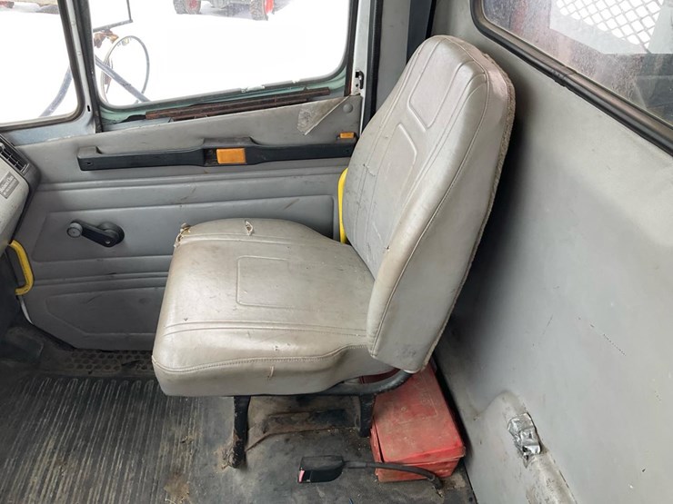 2000-freightliner-fl70-image-99