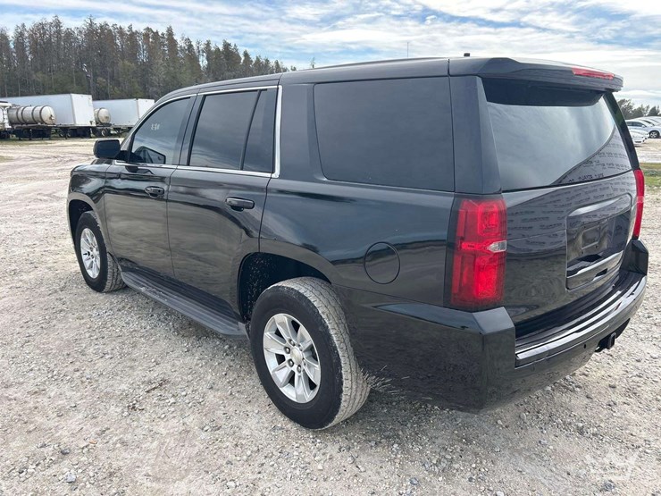 2019-chevrolet-tahoe-4x4-suv-image-4