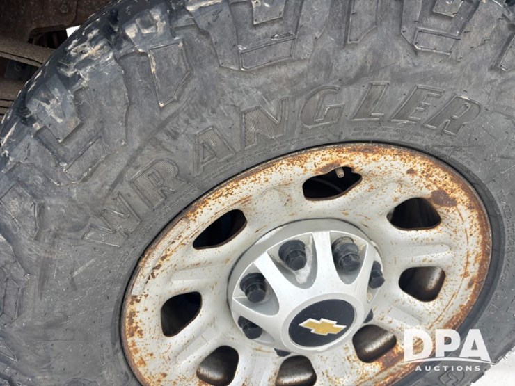 2011-chevrolet-3500hd-image-23