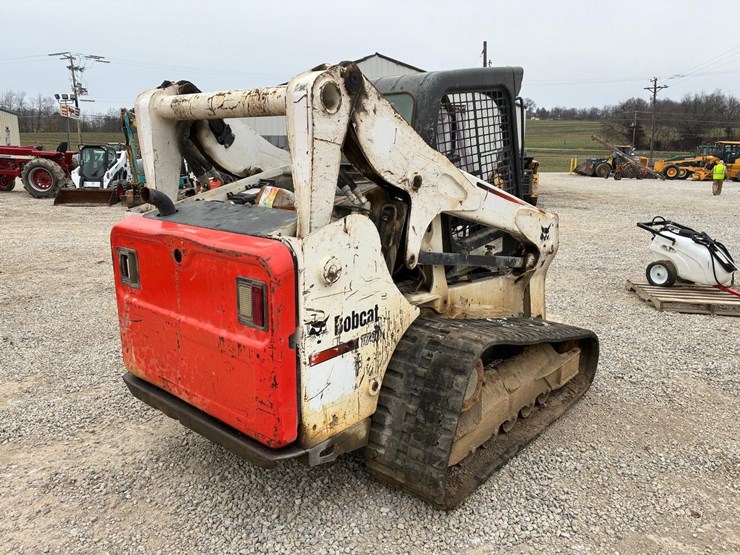 2016-bobcat-t740-image-3