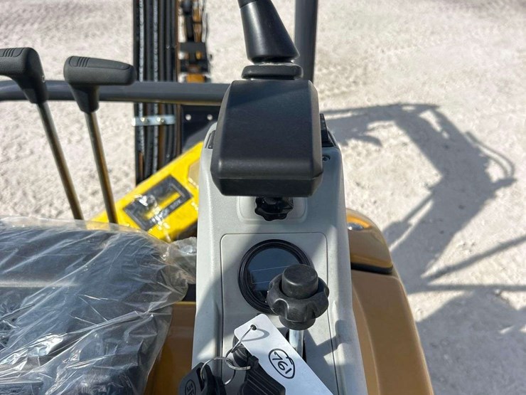 2025-cfg-industrial-qk18r-mini-excavator-image-9