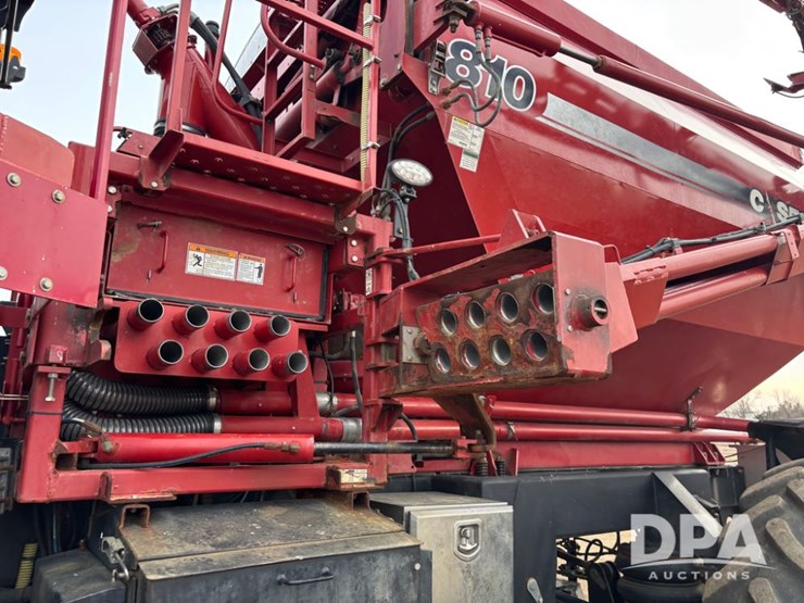 2018-case-ih-810-image-54