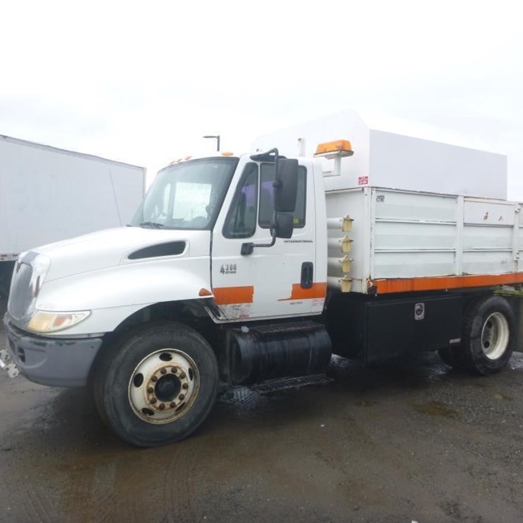 2003 INTERNATIONAL DURASTAR 4300