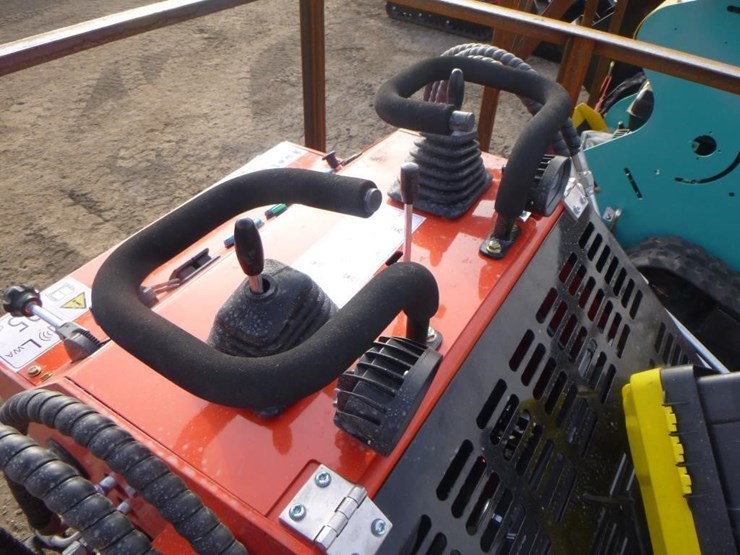 2025-agt-lrt23-skid-steer-track-loader-image-14