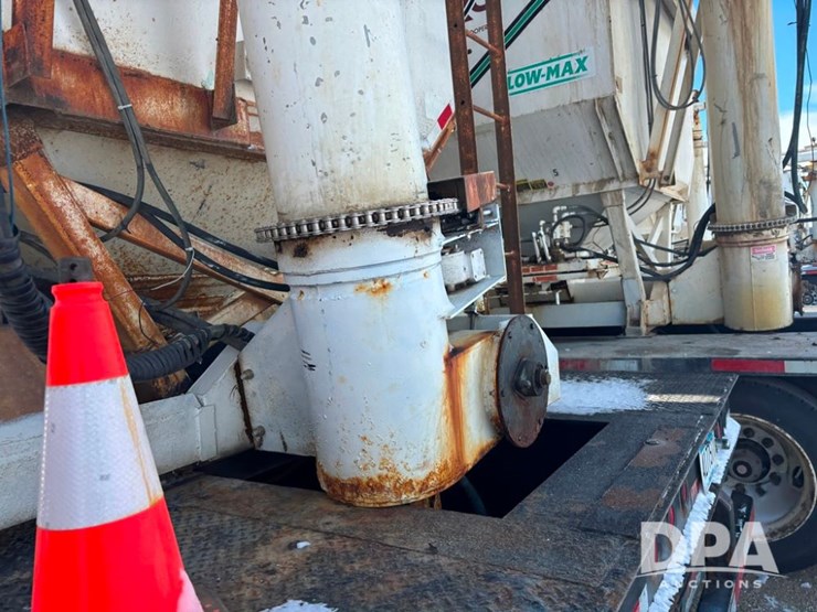 2007-neville-trailer-image-39