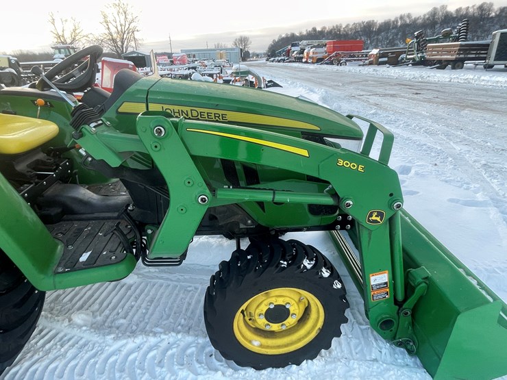 john-deere-3025e-image-11