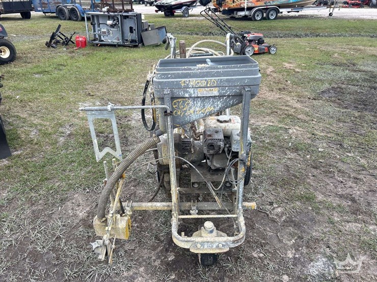 graco-gas-powered-portable-line-striper-image-7