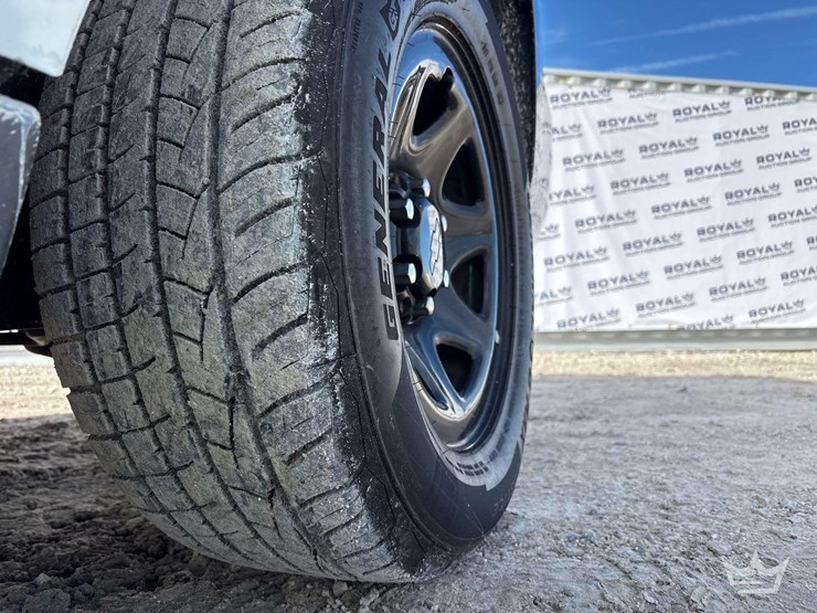 2019-chevrolet-tahoe-suv-image-23