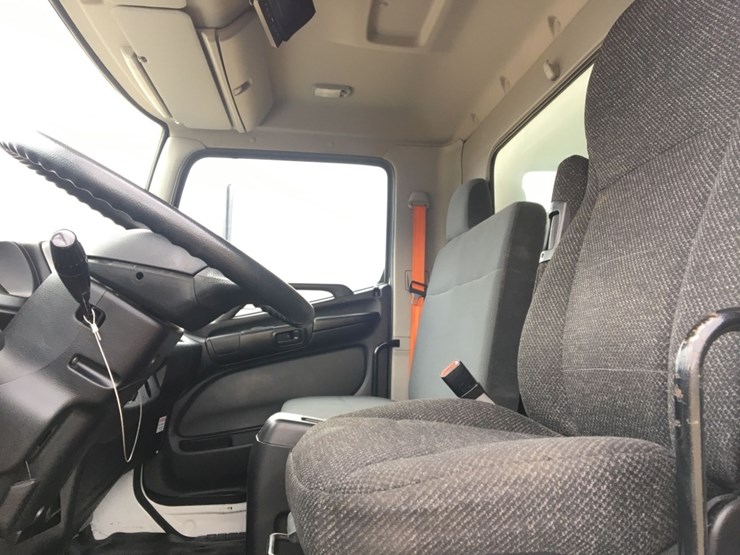 2016-hino-338-image-8