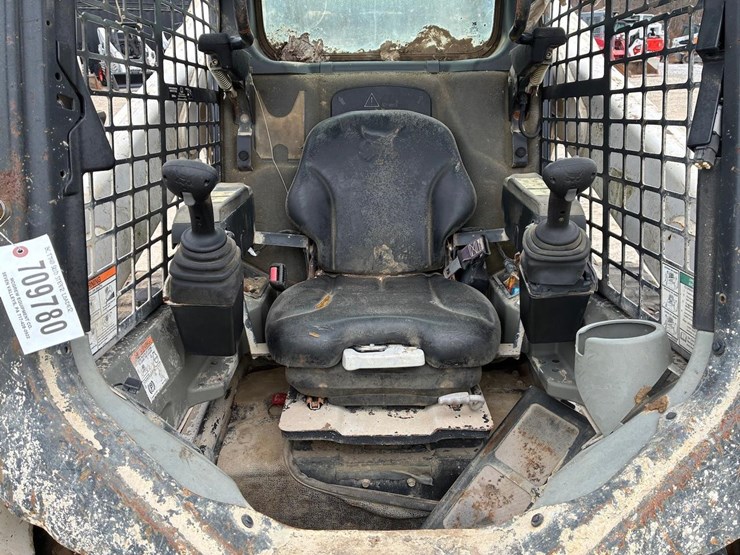 2016-bobcat-t740-image-11