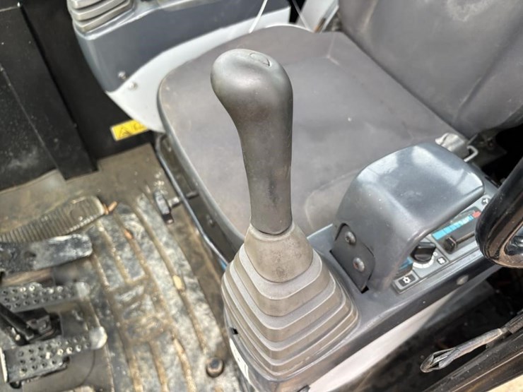 2023-caterpillar-305.5e2-image-31